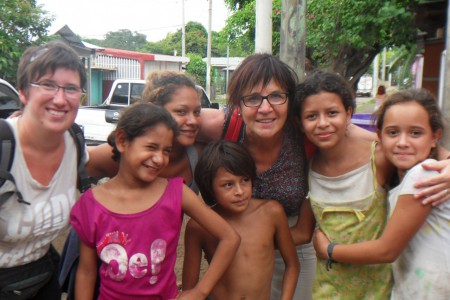 Huisbezoek, waar drie gezinnen samenwonen.